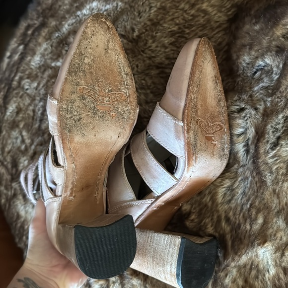 Freebird by Steven Jagger in blush - 9 - Picture 6 of 9